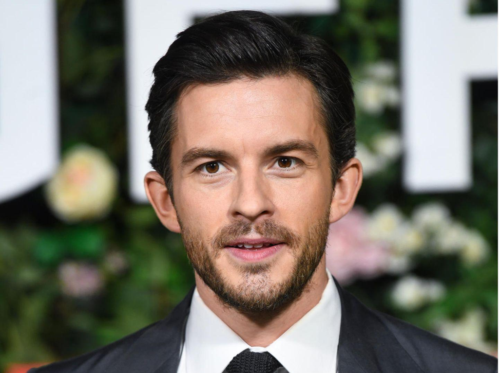 jonathan bailey height